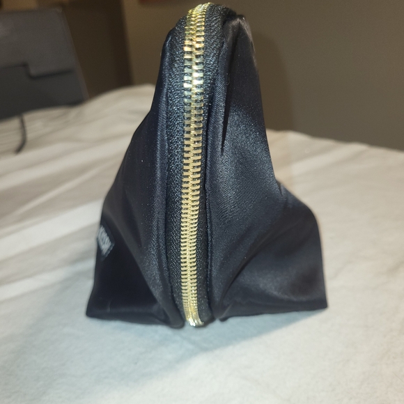 Travel Makeup and Cosmetic Bag has never been used.  Kusshi Large - Picture 3 of 7